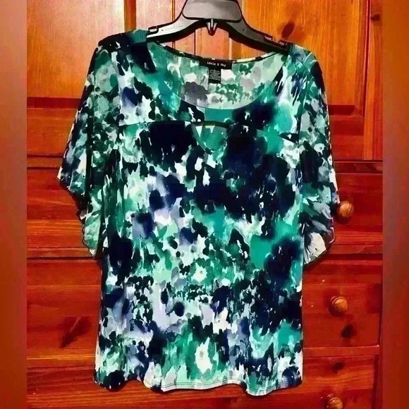adele & may Tops - Women’s Flutter Sleeve Top - Large